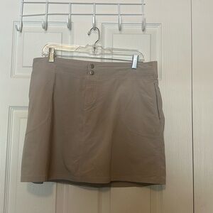 Coolibar Women's athletic skirt with Built-in Shorts/pants Large Stretch UPF 50